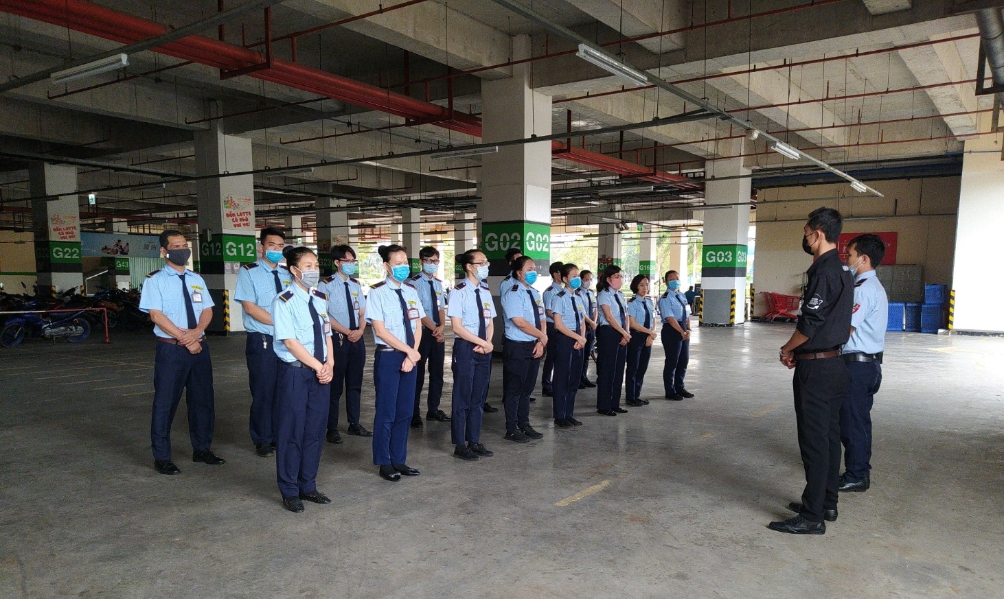 Dịch vụ bảo vệ kho xưởng, kho hàng uy tín, giá rẻ 3 Nhân viên bảo vệ có nhiệm vụ đảm bảo an toàn hàng hóa và tài sản cho kho xưởng