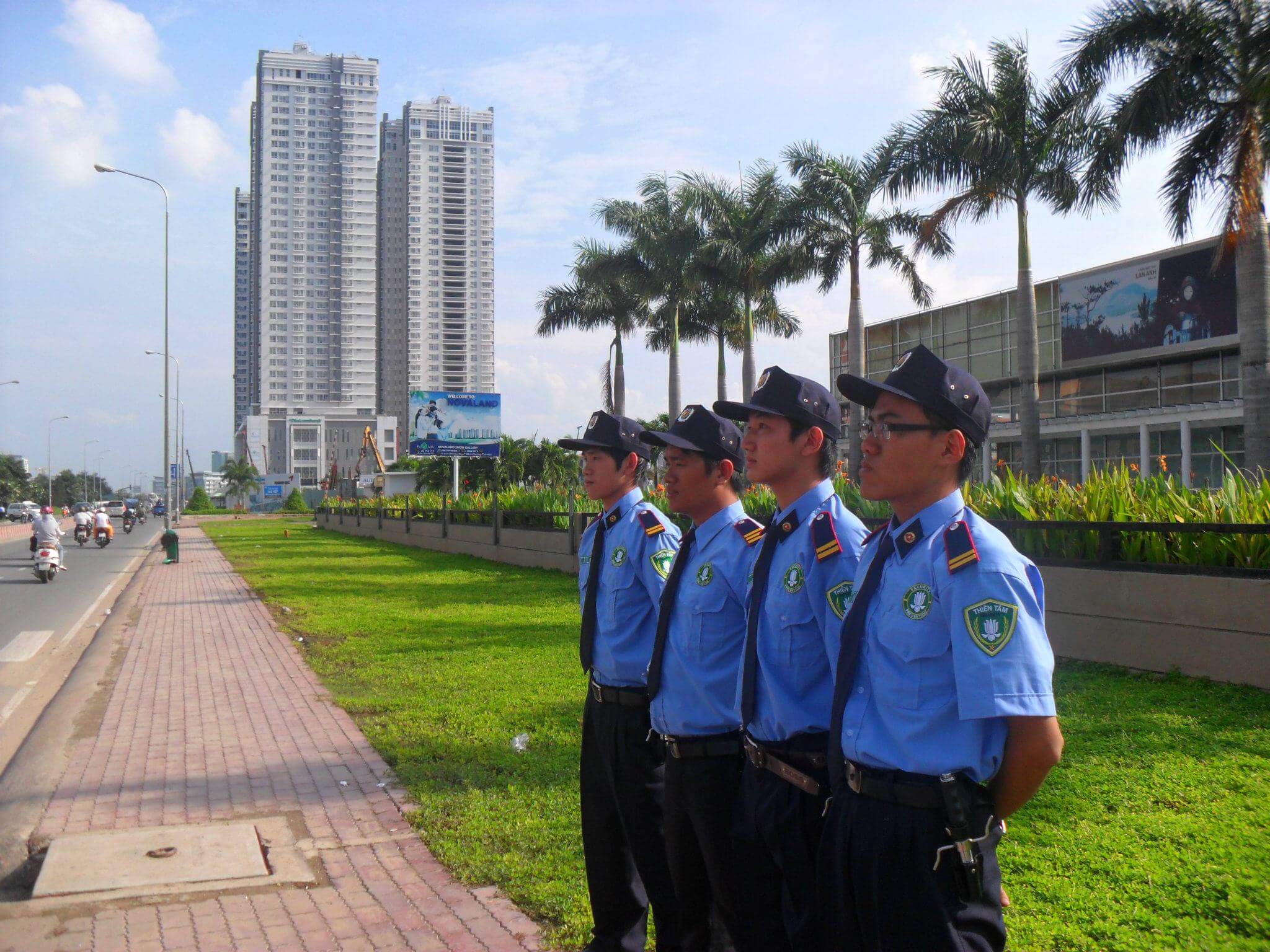Nhân viên bảo vệ Thiện Tâm nghiêm chỉnh chấp hành nhiệm vụ Nhân viên bảo vệ Thiện Tâm nghiêm chỉnh chấp hành nhiệm vụ