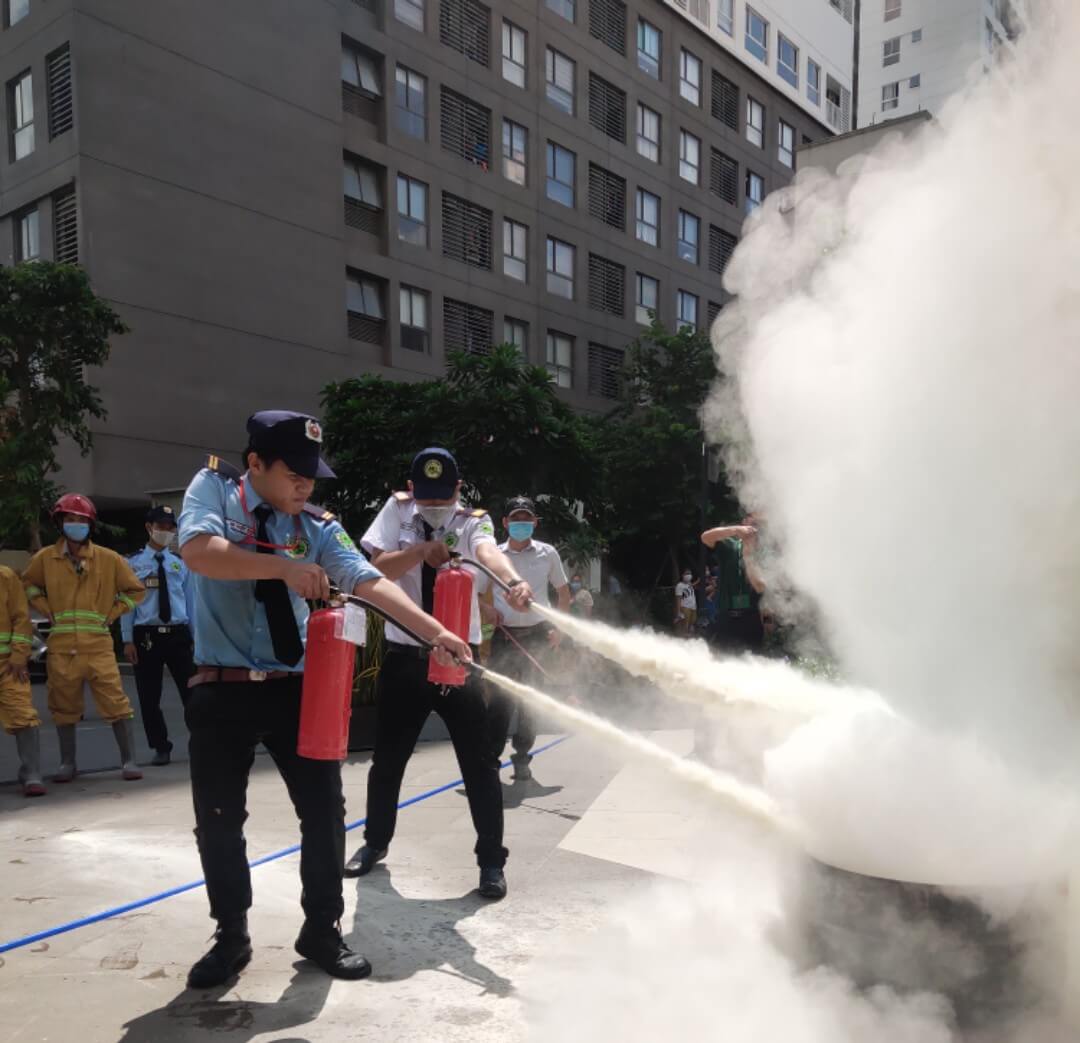 Nhân viên bảo vệ được huấn luyện chuyên nghiệp Nhân viên bảo vệ được huấn luyện chuyên nghiệp