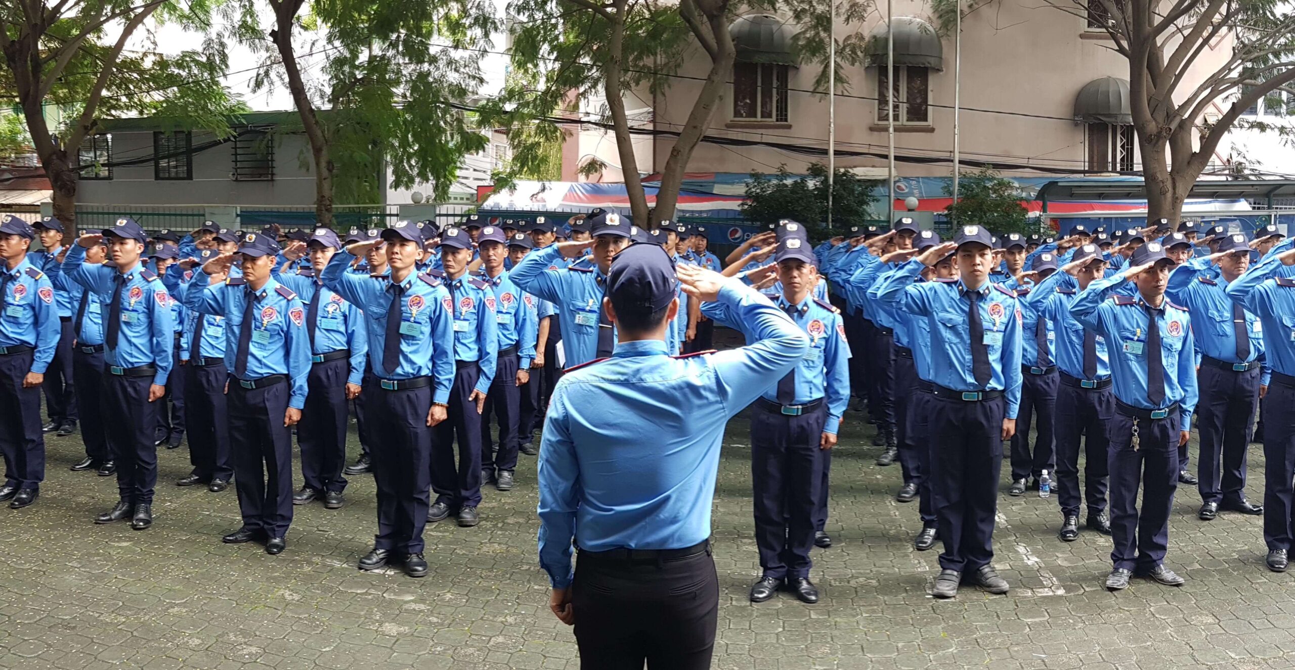 Bảo vệ là lực lượng quan trọng giúp bảo đảm an ninh và an toàn cho người, tài sản Bảo vệ là lực lượng quan trọng giúp bảo đảm an ninh và an toàn cho người, tài sản