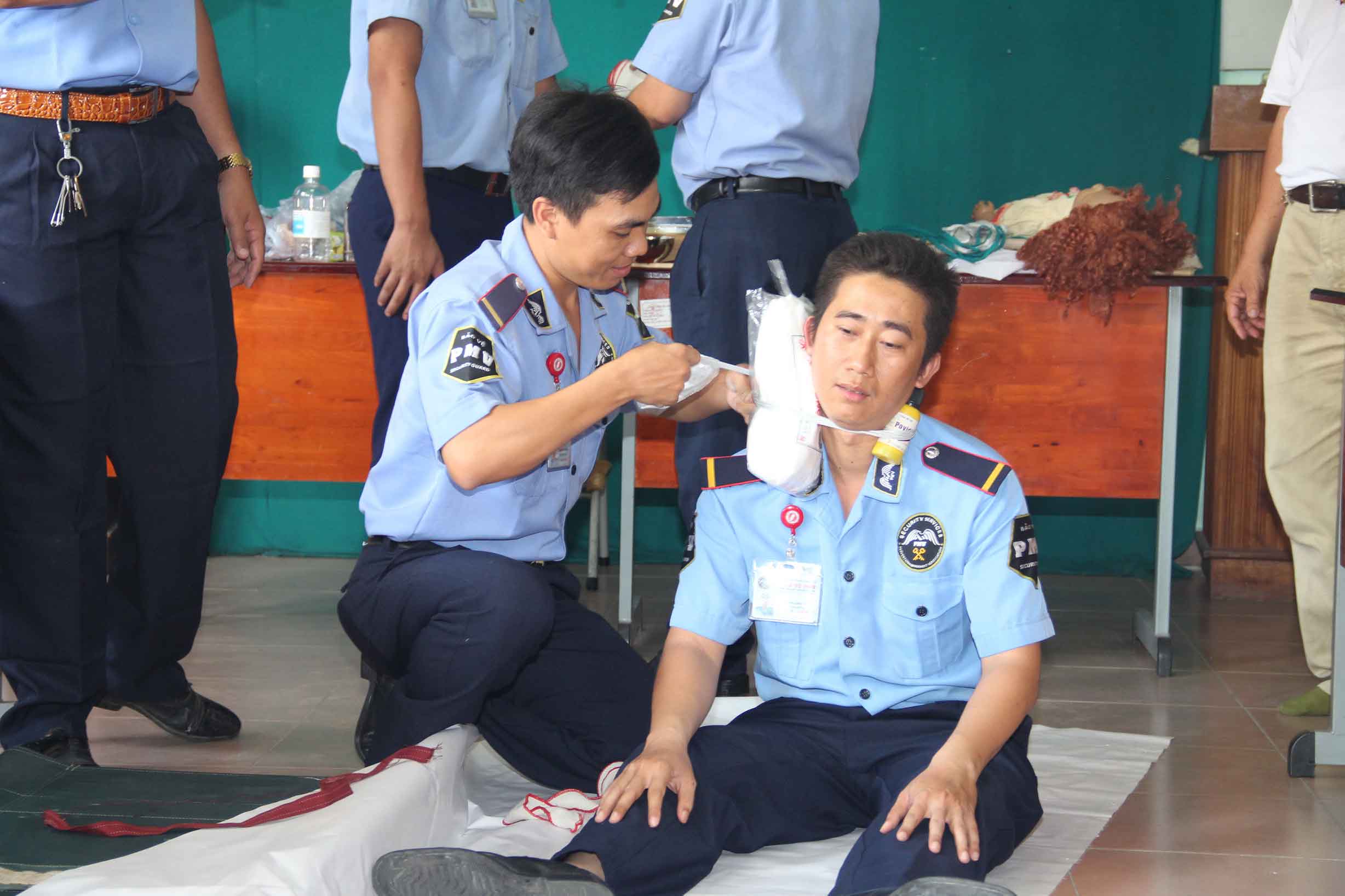 Nhân viên bảo vệ chuyên nghiệp tự tin xử lý tình huống Công ty dịch vụ bảo vệ tại huyện Bình Tân 4