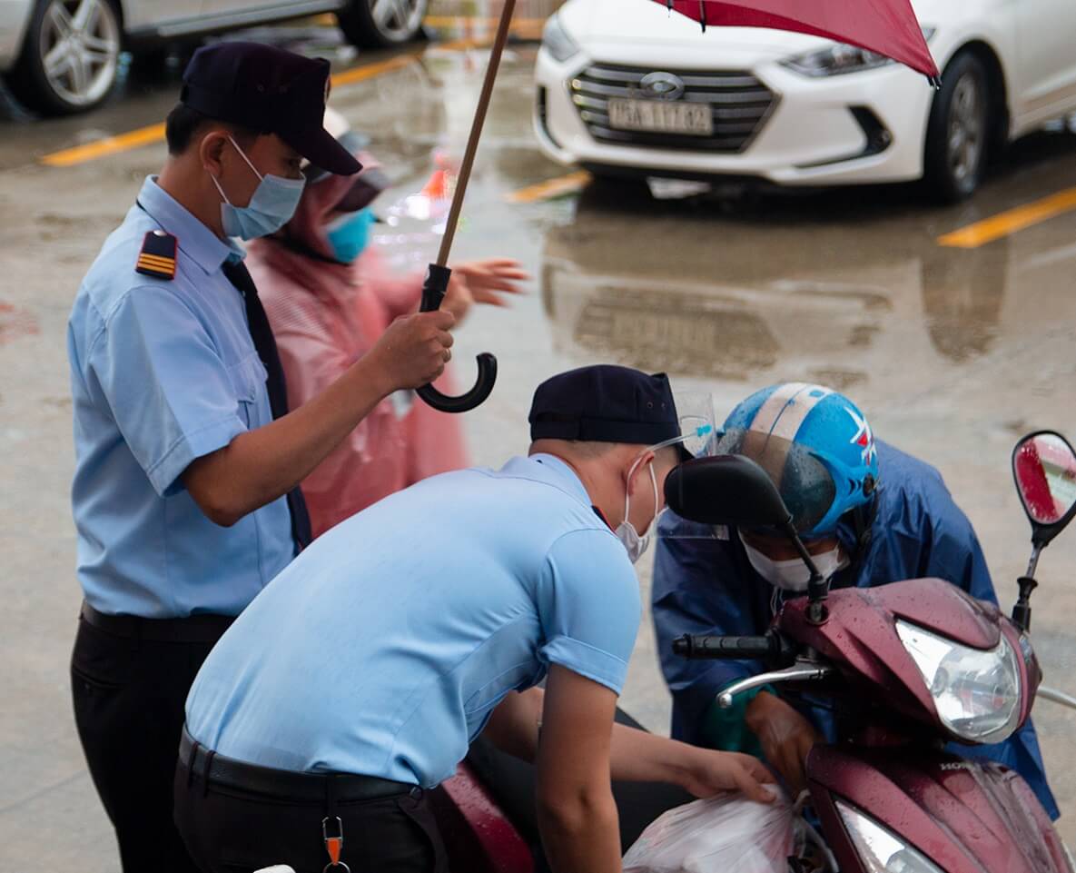 Nhân viên bảo vệ chuyên nghiệp nhiệt tình hỗ trợ khách hàng Công ty dịch vụ bảo vệ tại huyện Tam Nông – Đồng Tháp 4