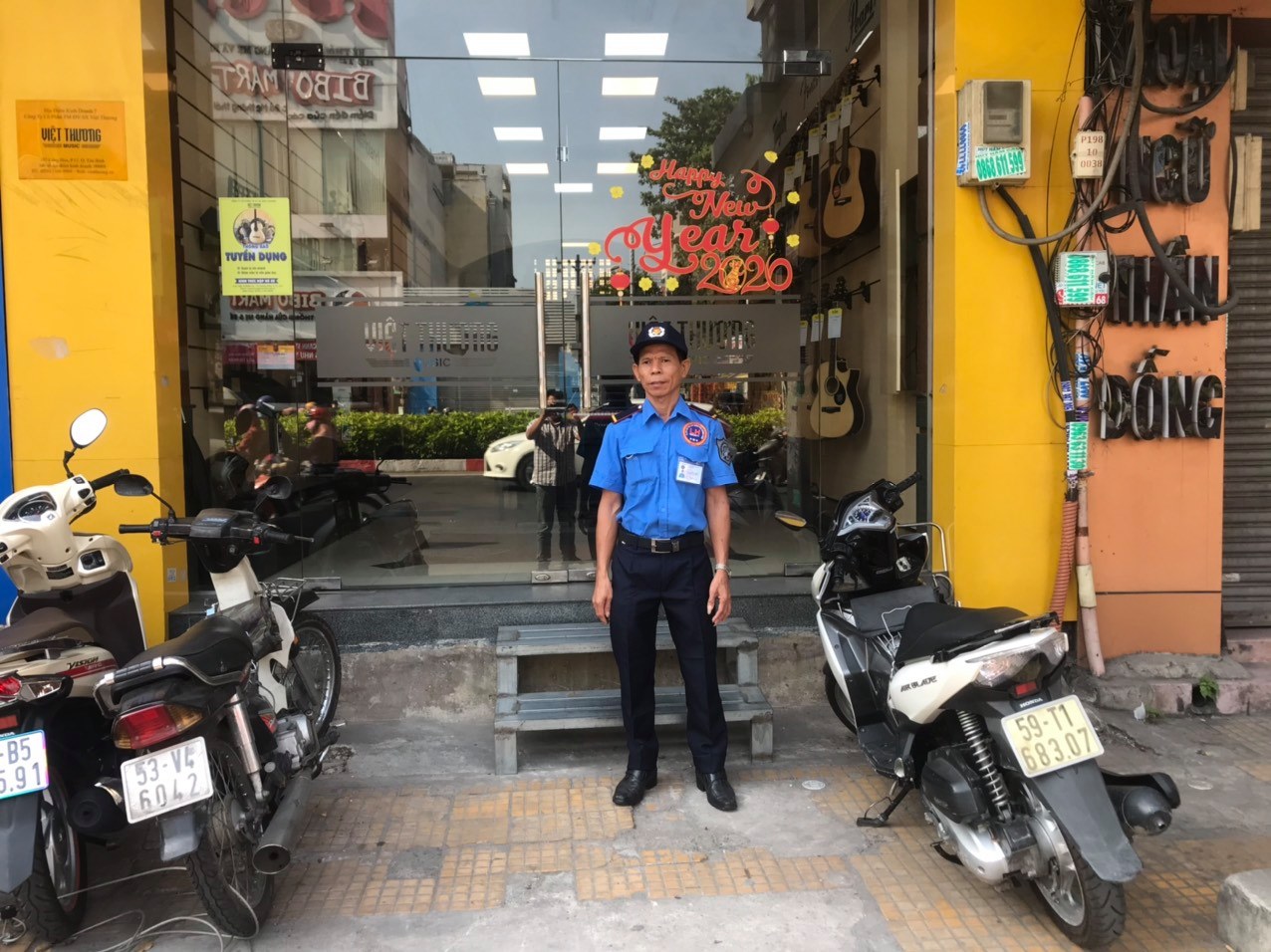 Dịch vụ bảo vệ cửa hàng Kubet tại Tp.HCM 1 dịch vụ cửa hàng