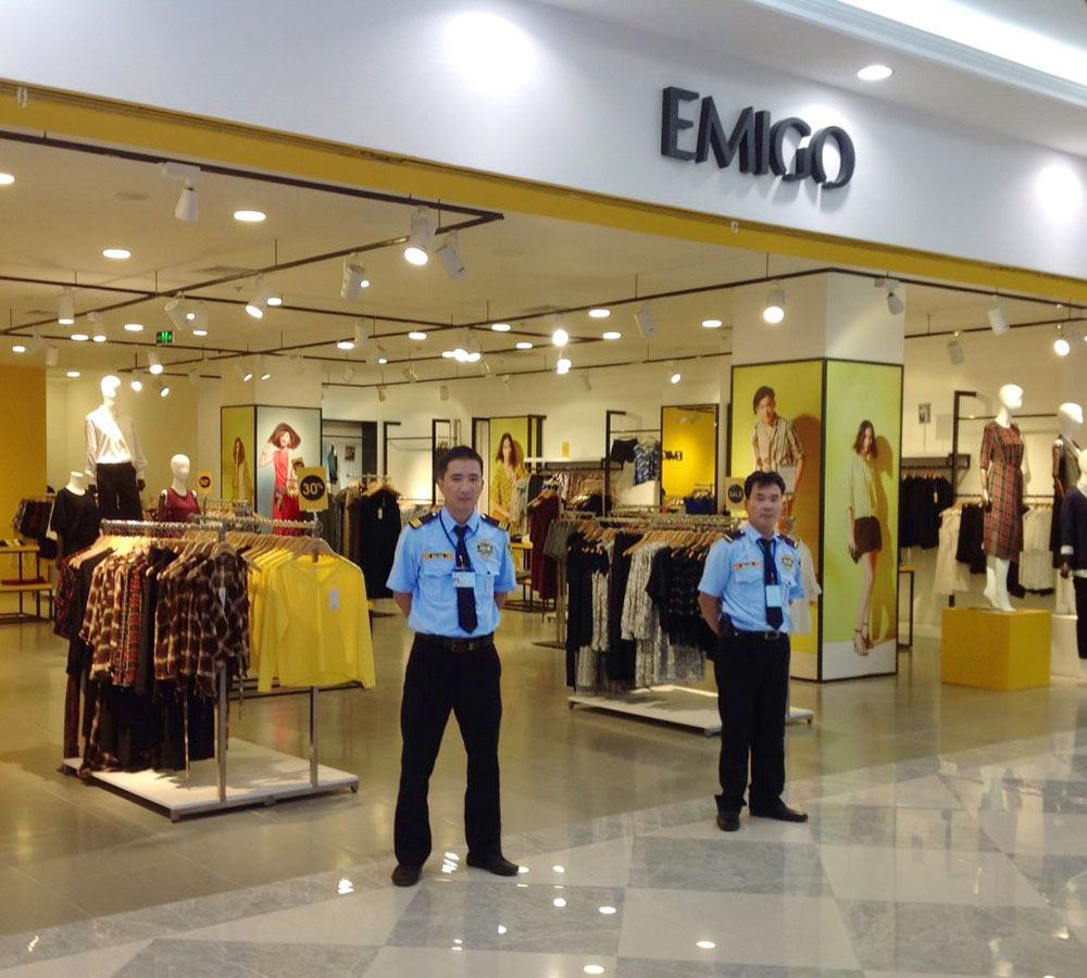 Dịch vụ bảo vệ cửa hàng Kubet tại Tp.HCM 2 bảo vệ cửa hàng tại Tp.HCM