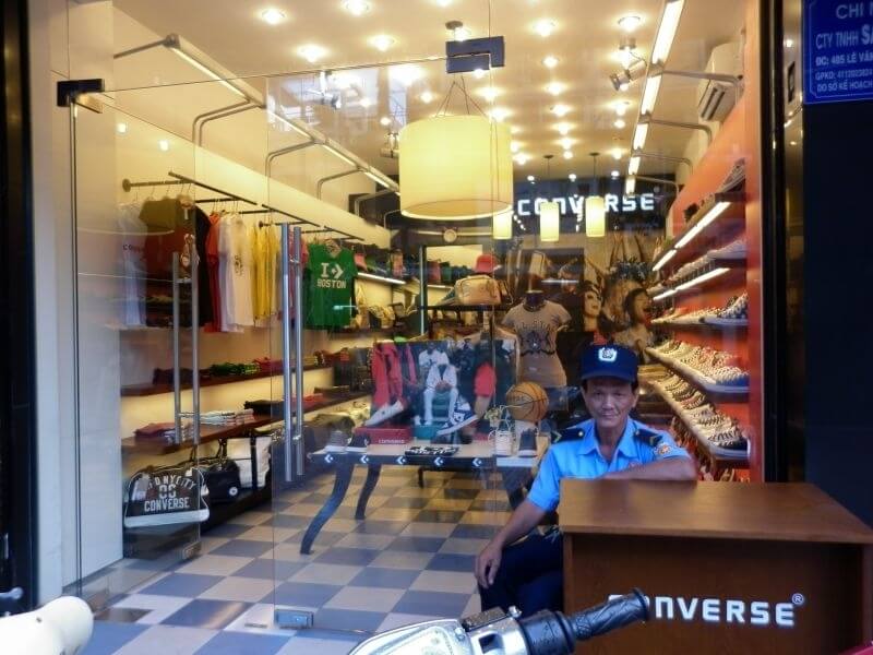 Lựa chọn dịch vụ bảo vệ uy tín giúp chủ shop yên tâm hơn Lựa chọn dịch vụ bảo vệ uy tín giúp chủ shop yên tâm hơn