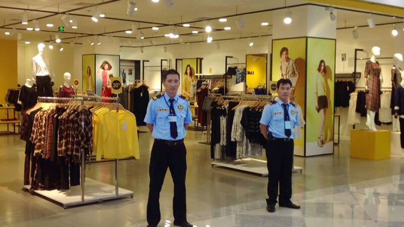 Nhân viên bảo vệ chuyên nghiệp ảnh hưởng tới bộ mặt của chủ shop Nhân viên bảo vệ chuyên nghiệp ảnh hưởng tới bộ mặt của chủ shop