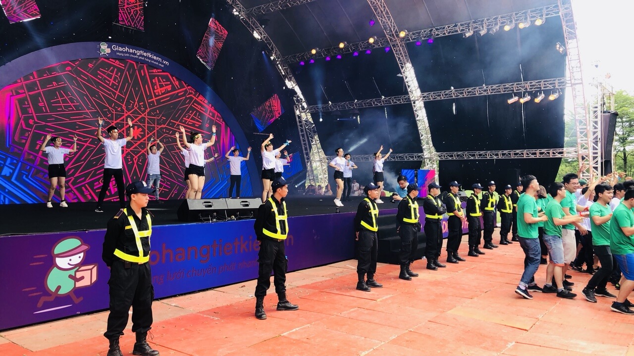 Nhân viên bảo vệ buộc phải tuân thủ đúng quy định khi làm việc Nhân viên bảo vệ buộc phải tuân thủ đúng quy định khi làm việc